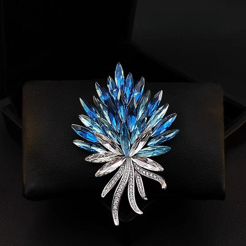 Women Accessories Bouquet - Брошь с кристаллами и цветком ледяного