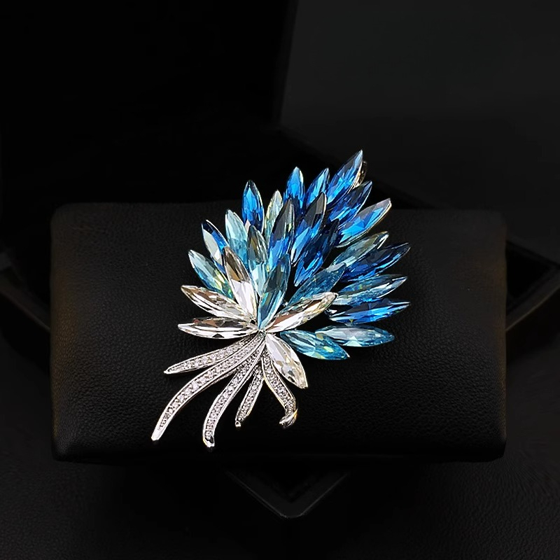 Брошь с кристаллами и цветком  – обзор и цена Women Accessories Bouquet