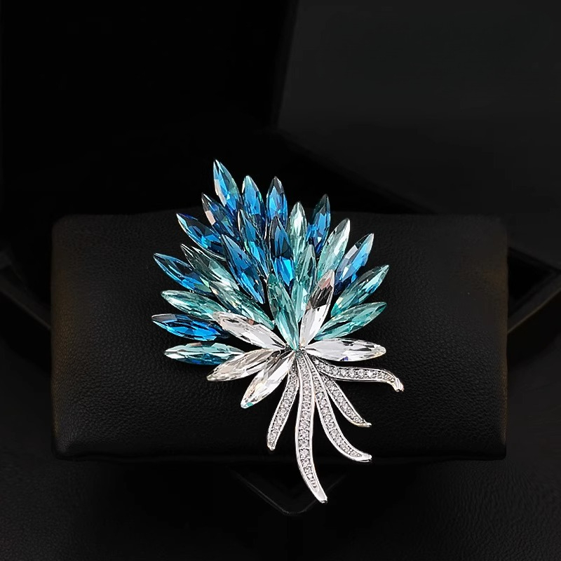 Брошь с кристаллами и цветком  – обзор и цена Women Accessories Bouquet